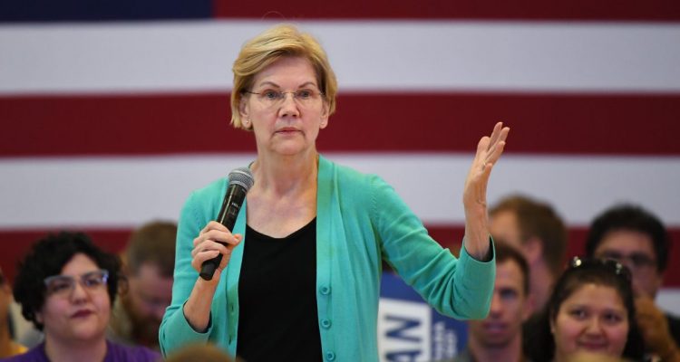 Elizabeth Warren Cozies Up to Party Establishment After Accusing Them of ‘Rigging’ 2016 Primary