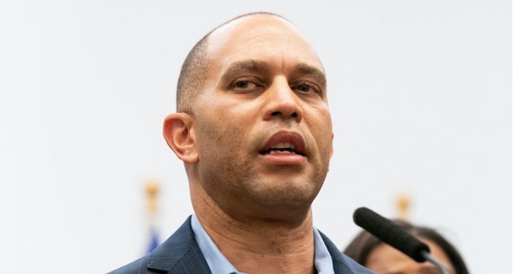 Hakeem Jeffries on Energy Costs: “That Issue Hasn’t Come Up”